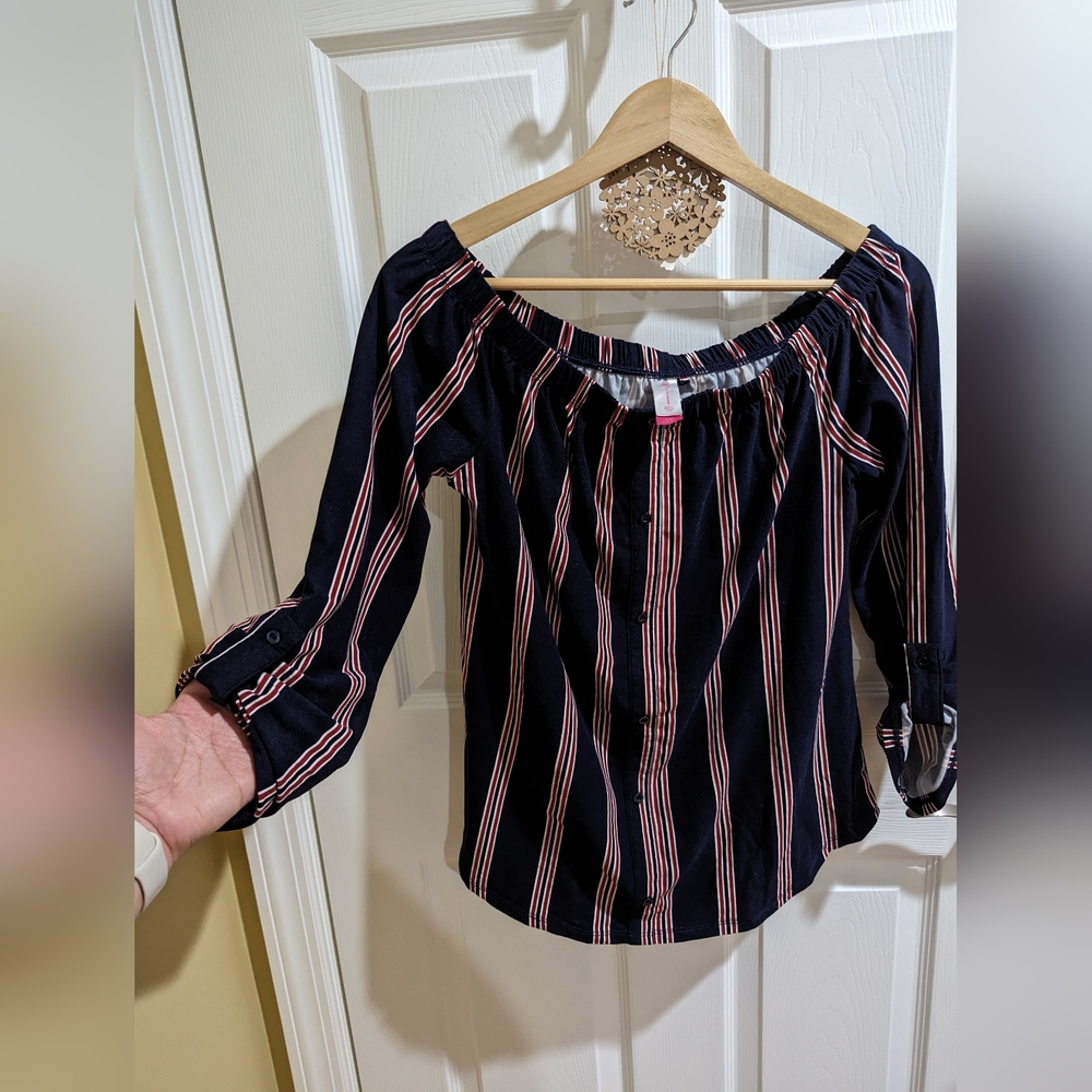 No boundaries off shoulders top L